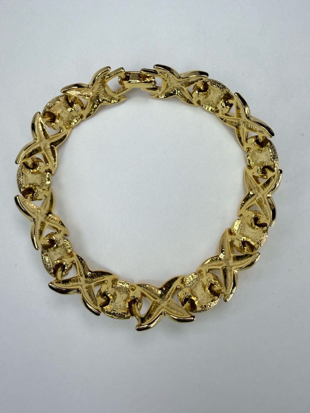 Vintage Heavy
Gold Tone XOXO
Hugs & Kisses Link
Bracelet 7"
Stippled 80s 90s
